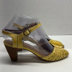 Schuler and Sons Philadelphia Heels Maryjane Pumps Peep Toe Leather Yellow 6B